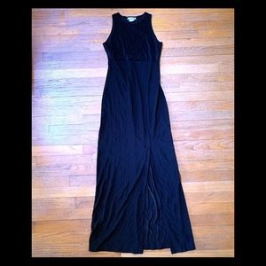 Long black sleeveless dress with slit to the knee